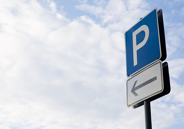 На кількох вулицях у центрі Одеси буде платне паркування. 