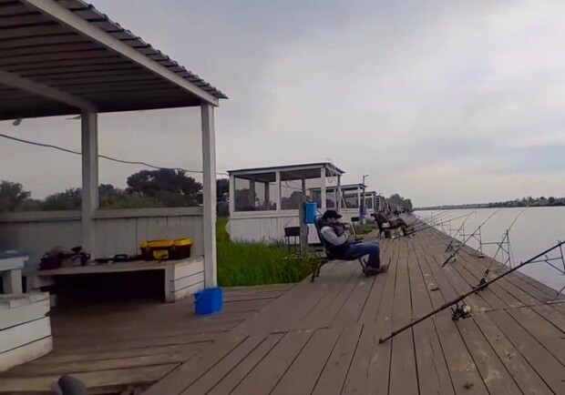 На берегах Дністра на Одещині знесуть рибальські споруди. 