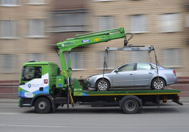 В Одесі хочуть дозволити СМЕП евакуацію неправильно припаркованих авто. 