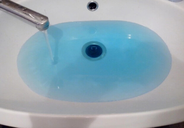 Отримай відповідь: чому в одеситів із кранів іноді тече блакитна вода. 