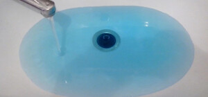 Получи ответ: почему у одесситов из кранов иногда течет голубая вода