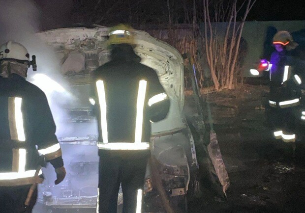 Під Одесою підірвали автомобіль: постраждали два представники Української добровольчої армії. 