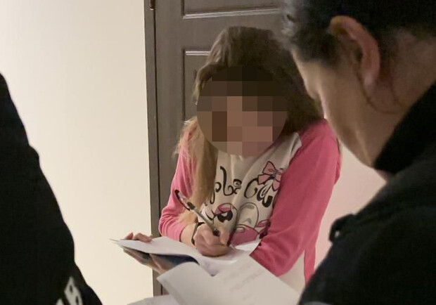 В Одесской области правоохранительница три года безосновательно насчитывала зарплату своей подруге. 