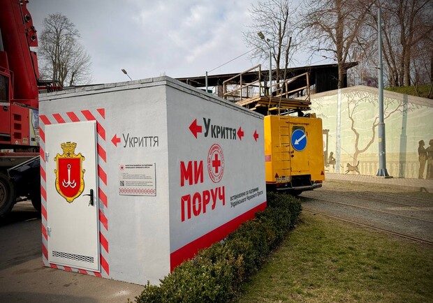 Лише два з нових мобільних укриттів в Одесі було відкрито під час тривоги. 