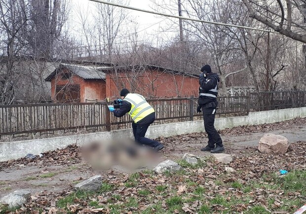 В Одесской области нашли мертвого мужчину в военной форме: его жестоко убили. 