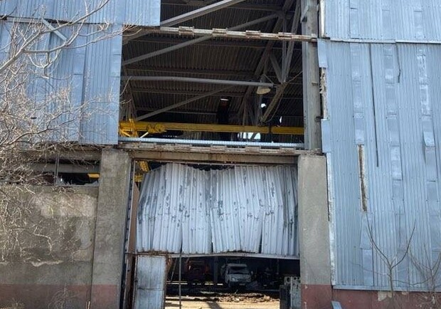 Прокуратура расследует обстрел промышленного объекта в Одесской области. 
