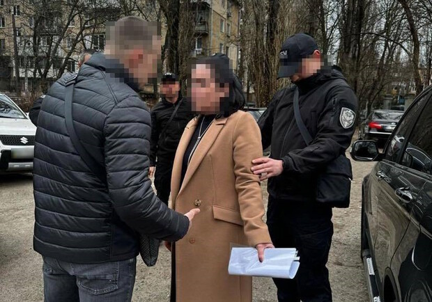 На коррупции попалась работница Одесской таможни. 