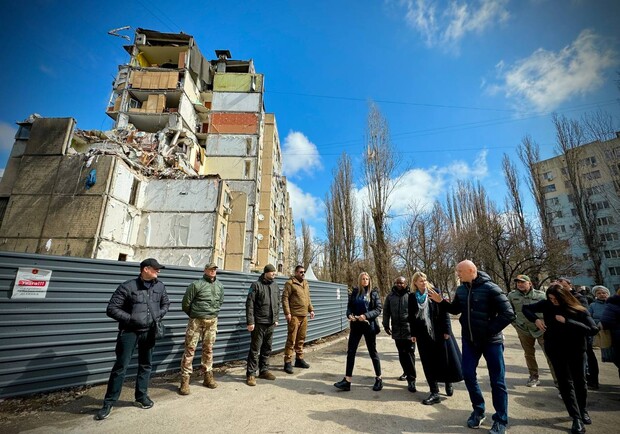 ООН оглянули будинок на Добровольського, що постраждав від обстрілу: почалася підготовка до демонтажу. 