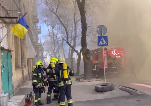 На Канатній в Одесі спалахнув будинок. 