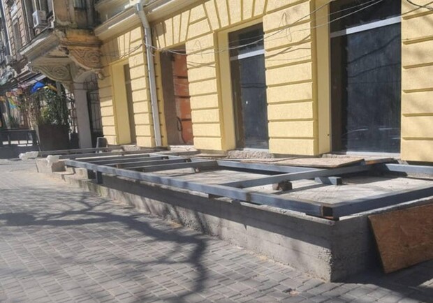 Строит ресторан: в центре Одессы предприниматель испортил 200-летний памятник архитектуры. 