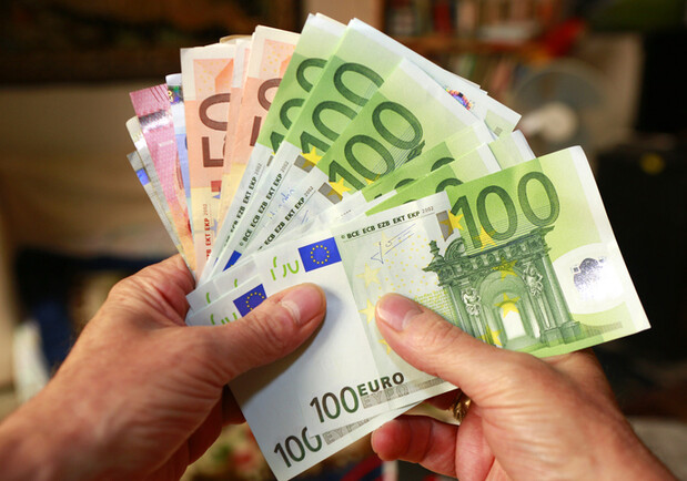Курс валют в Украине 17 апреля 2024: сколько стоит доллар и евро. 