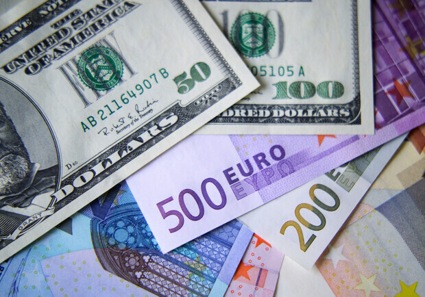 Курс валют в Україні 26 квітня 2024 року: скільки коштує долар і євро. 