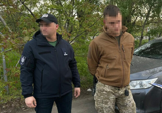 Обещал за взятку оформить инвалидность матери бойца: в Одесской области задержали военнослужащего. 