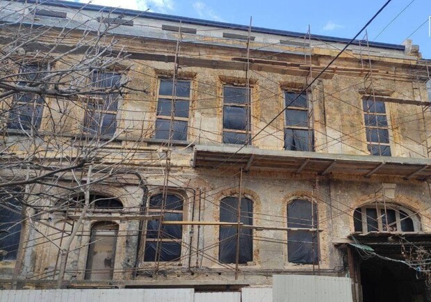 На будинку Гоголя самовільно збудували поверх: власника можуть оштрафувати на 2,7 мільйона. 