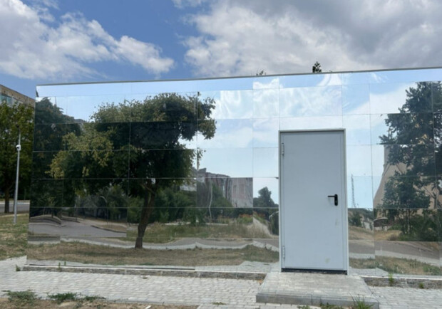 Через три роки під Одесою відкрили дзеркальний туалет майже за три мільйони. 