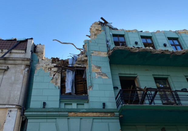 В Одесі планують майже за 2,7 мільйона гривень відремонтувати зруйнований після обстрілу будинок. 