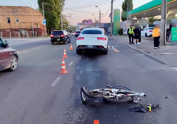 В Одесес пьяный водитель без прав сбил велосипедиста. 