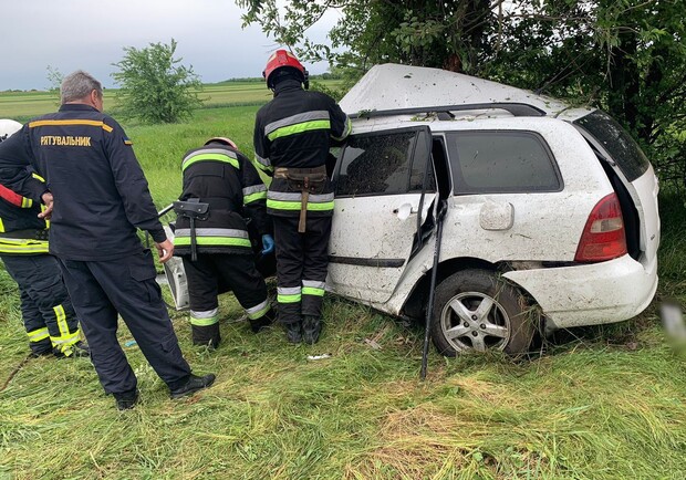 На трасі Одеса – Рені сталася смертельна аварія: водійка загинула на місці. 
