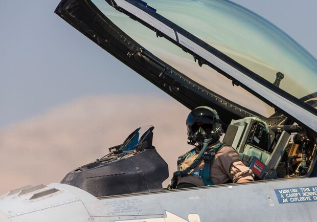Стало відомо, що чекає на пілотів, які закінчили навчання на F-16 - 