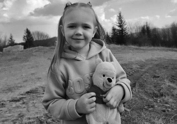 У лікарні померла чотирирічна дівчинка, яка постраждала під час обстрілу Одеси. 