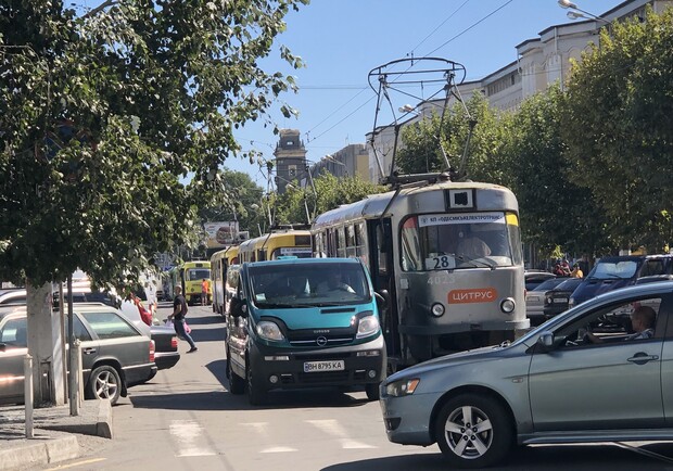 Автохамы на дорогах Одессы: депутат горсовета рассказал, что может помешать борьбе с нарушителями ПДД. 