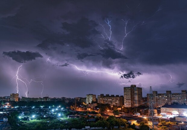 Ожидается гроза: в Одессе объявили штормовое предупреждение. 
