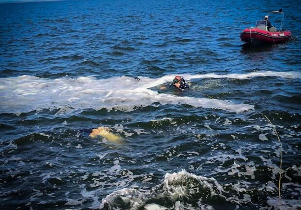 В Одесі водолази знайшли тіло 20-річної поліцейської, яку хвиля змила з пірса в море. 