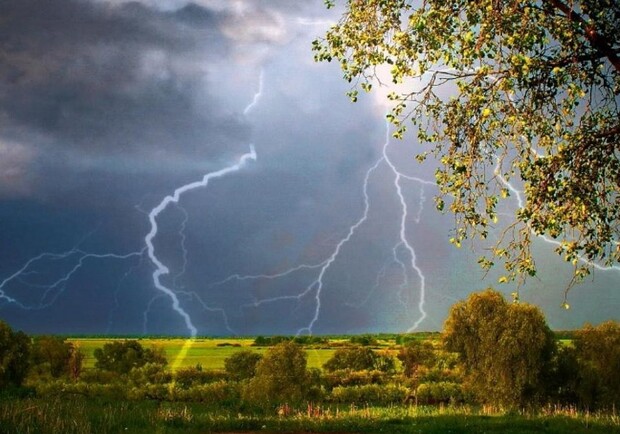 Со штормовым предупреждением и грозой: какая погода будет в Одессе в эти выходные. 