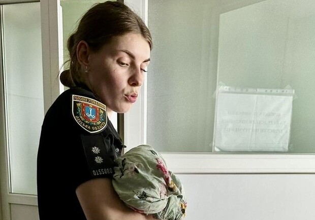 В Одеській області жінка народила й кинула дитину в пакет: що з немовлям. 