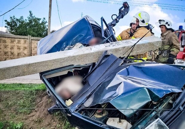 Рятувальники на місці ДТП. 