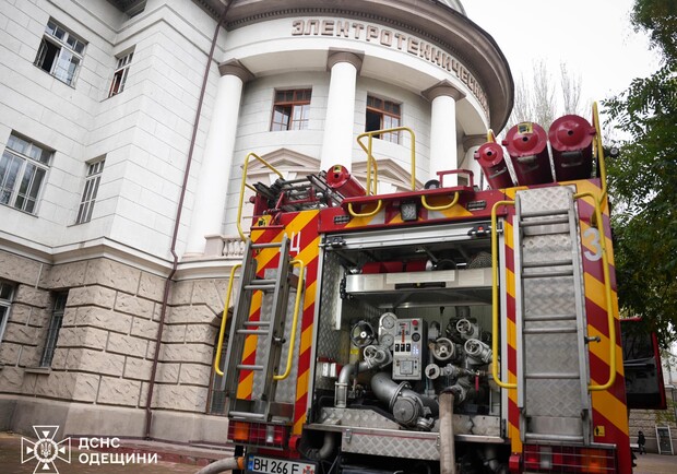 В центре Одессы произошел пожар в университете - фото