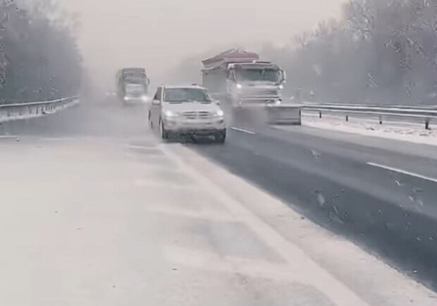 В Одесі дощ, а в області – сніг: що відомо про негоду. 