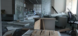 Пошкоджений під час обстрілу ЦНАП Київського району відновлює роботу