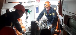 У Дрогобичі чоловіки спустилися у катакомби і не змогли піднятися: фото рятувальної операції