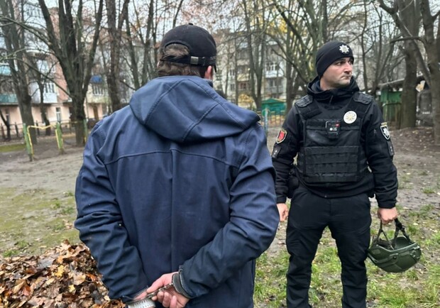 В Одессе спецназ КОРД задержал мужчину с боевой гранатой возле жилого квартала. 