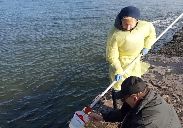 Проверка морской воды у одесского побережья. 