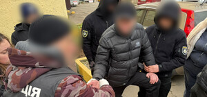 Торгував посвідченнями для 