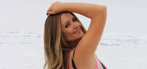 Наталья Могилевская в полотенце на голое тело показала свое место силы на Хортице (видео)