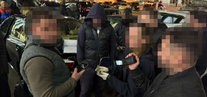 Зняття з розшуку за хабар: на Одещині правоохоронець заробляв на ухилянтах