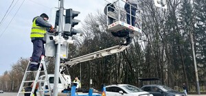 На перетині Стрийська – Сахарова відновлюють світлофор, пошкоджений внаслідок ДТП