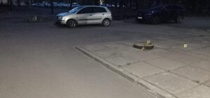 В Каменском мужчина открыл стрельбу из автомата во дворе многоэтажки: его задержали