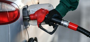 Бензин в Україні почнуть змішувати зі спиртом: що буде з цінами