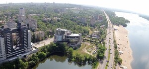 В Запорожье люди вышли на протест из-за строительства автомойки и заправки на Набережной