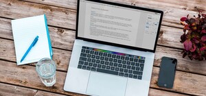 Родители, чьи дети учатся онлайн, могут работать дистанционно — Закон