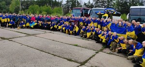 Семь бойцов из Харьковской области вернулись домой из плена