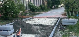 Вперше за 30 років: на Окуневського у Львові розпочали ремонт тротуару