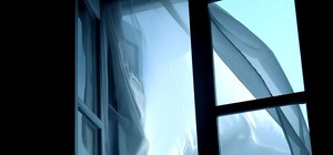 В Харькове 39-летний мужчина выпал из окна военкомата и погиб: руководство ТЦК отстранили от работы