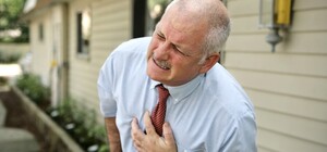 В Днепре мужчина симулирует болезнь, чтобы получить деньги от прохожих