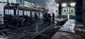 Ночной налет беспилотников: в Харькове горело троллейбусное депо