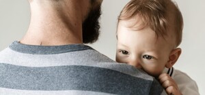 В Україні все більше чоловіків намагаються отримати статус батька-одинака: що це дає